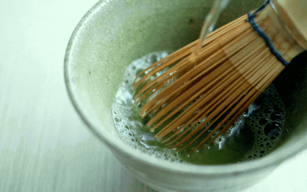 making matcha tea
