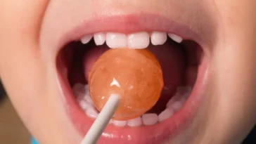 lollypop and teeth